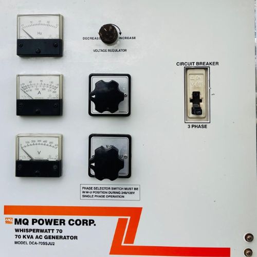 Detalle del panel de control del generador MQ Power 70kVA