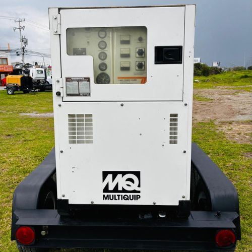 Generador eléctrico MQ Power 70kVA en sitio de obra