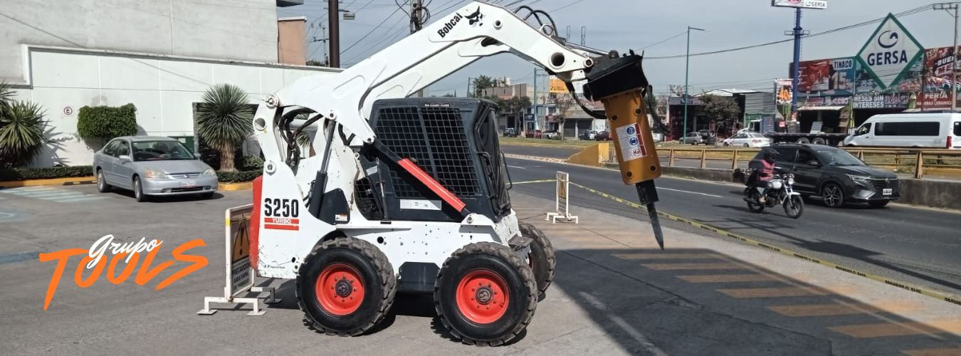 Bobcat rentado listo para hacer perforación de concreto