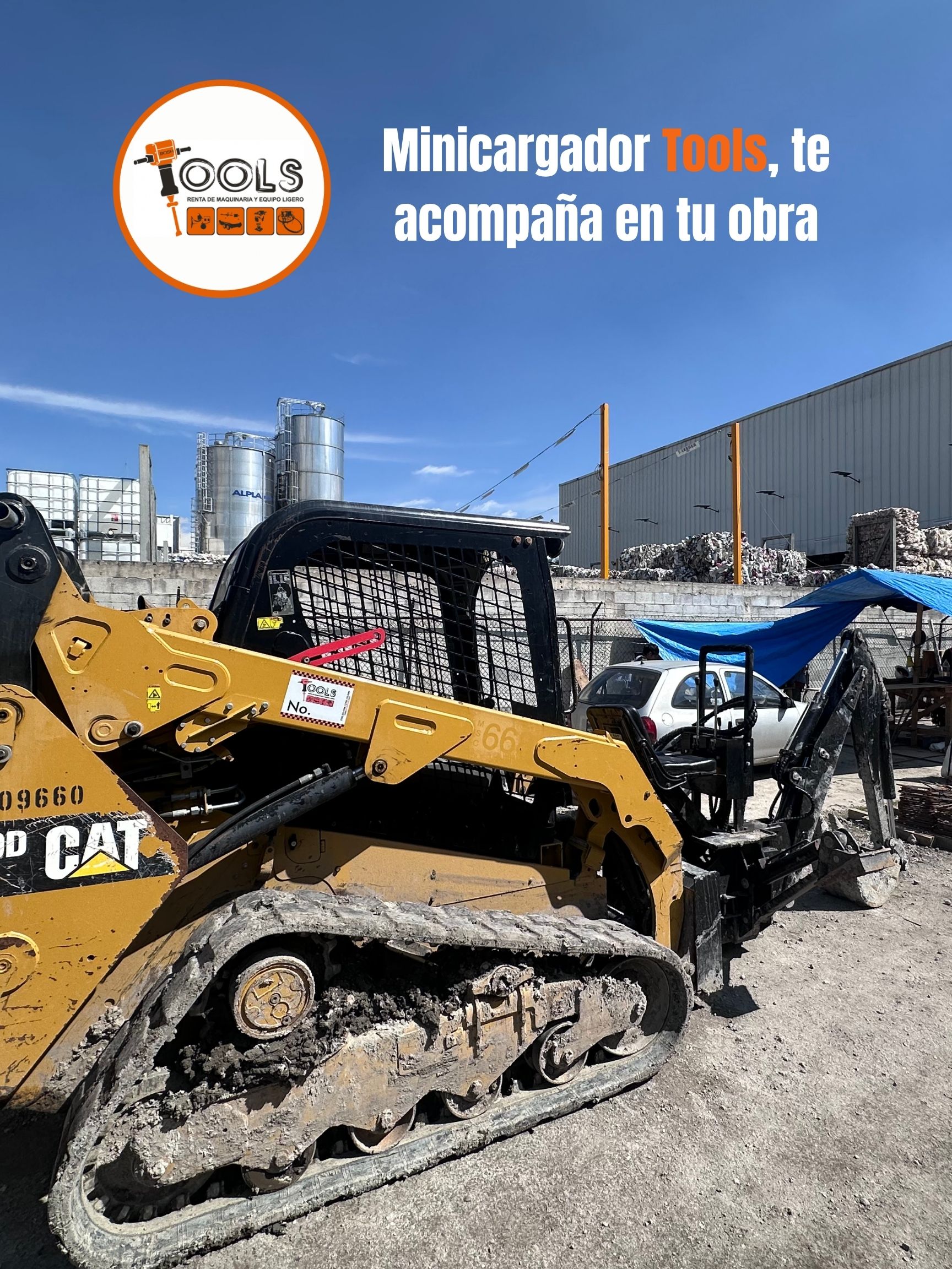 Minicargador listo para trabajar en sitio de obra en Toluca